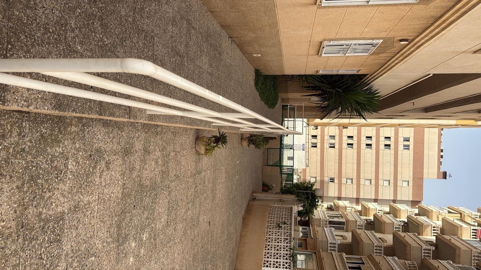 Huoneisto myytävänä paikassa Torrevieja mukana uima-altaan - 132 500 € (Ref: 9995807)