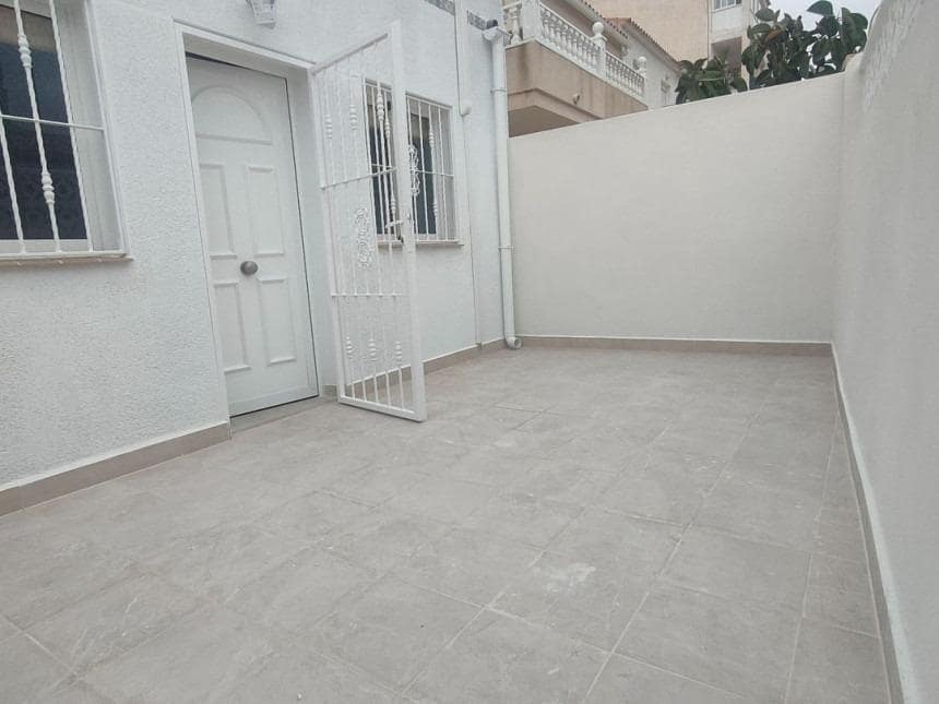 2 sypialnia Dom szeregowy na sprzedaż w Torrevieja z basenem - 229 000 € (Ref: 9995808)