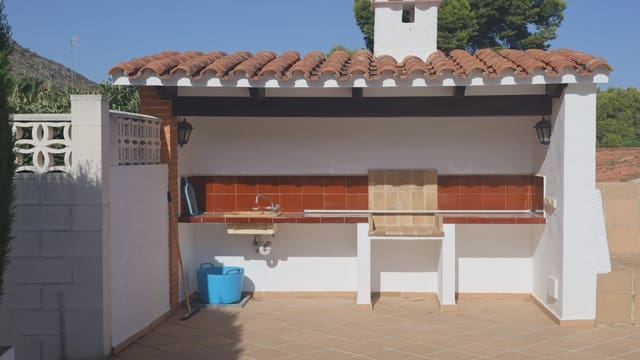 Chalet de 4 habitaciones en Dénia en venta con piscina garaje - 405.000 € (Ref: 10057647)