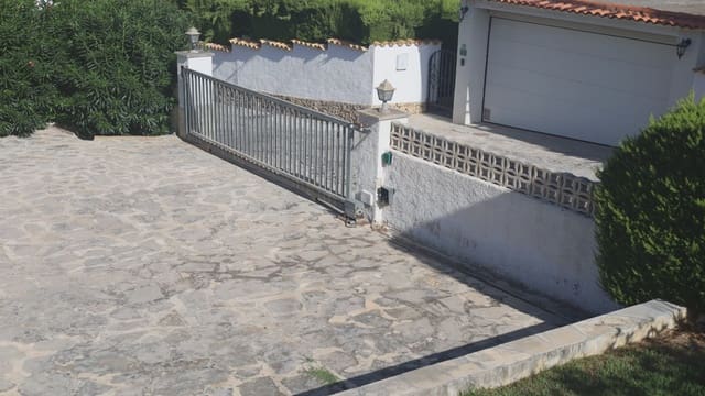 Chalet de 4 habitaciones en Dénia en venta con piscina garaje - 405.000 € (Ref: 10057647)