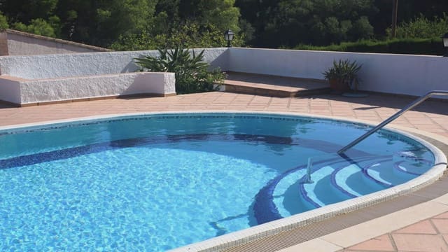 Chalet de 4 habitaciones en Dénia en venta con piscina garaje - 405.000 € (Ref: 10057647)