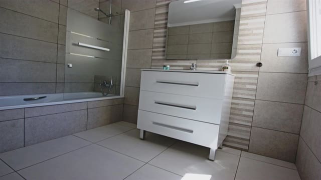 4 slaapkamer Villa te koop in Orba met zwembad - € 435.000 (Ref: 9164447)