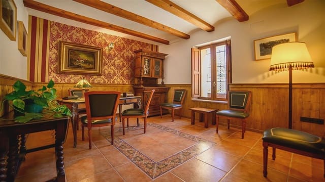 20 makuuhuone Hotelli myytävänä paikassa Alcoy / Alcoi mukana uima-altaan 
autotalli - 2 800 000 € (Ref: 9164448)