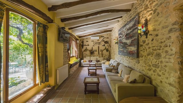 20 makuuhuone Hotelli myytävänä paikassa Alcoy / Alcoi mukana uima-altaan 
autotalli - 2 800 000 € (Ref: 9164448)