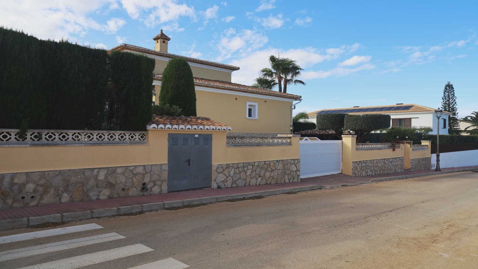 5 Zimmer Villa zu verkaufen in Denia mit Pool Garage - 885.000 € (Ref: 9341763)