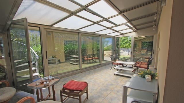 5 Zimmer Villa zu verkaufen in Dénia mit Pool Garage - 785.000 € (Ref: 9619811)