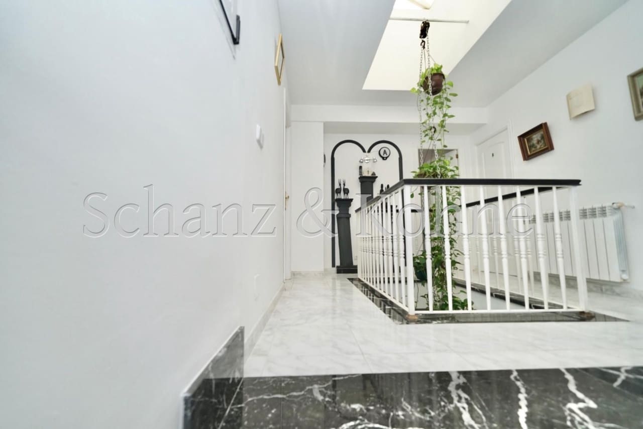 4 soveværelse Byhus til salg i Las Maravillas med swimmingpool - € 1.599.000 (Ref: 7771376)