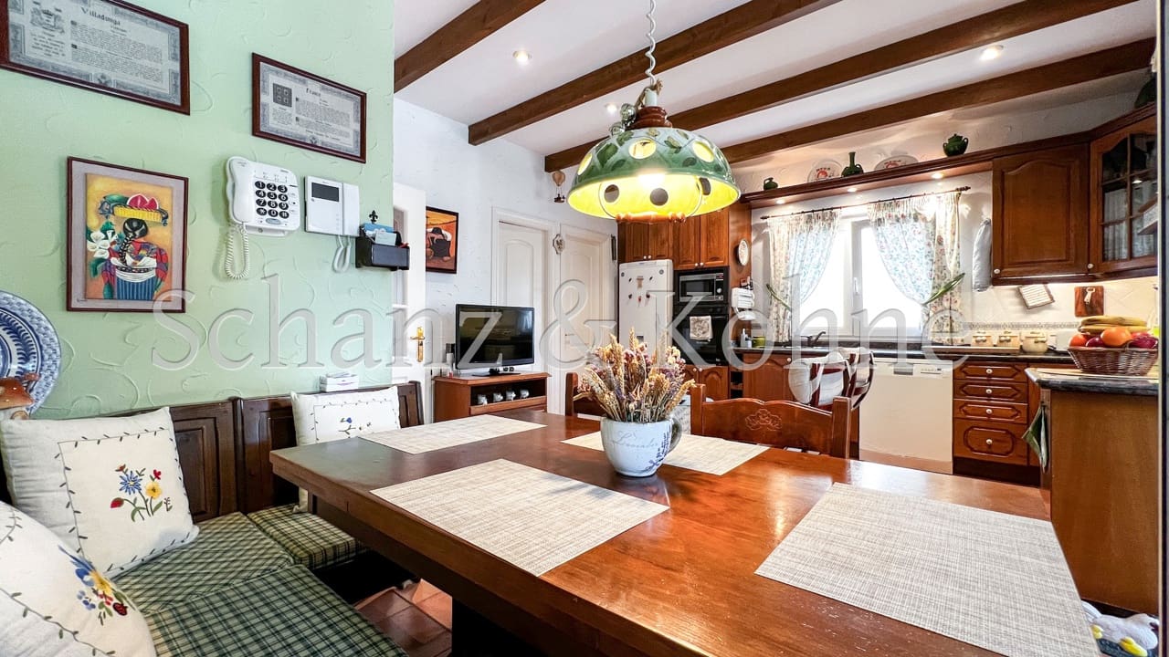 4 soveværelse Byhus til salg i Las Maravillas med swimmingpool - € 1.300.000 (Ref: 7777304)