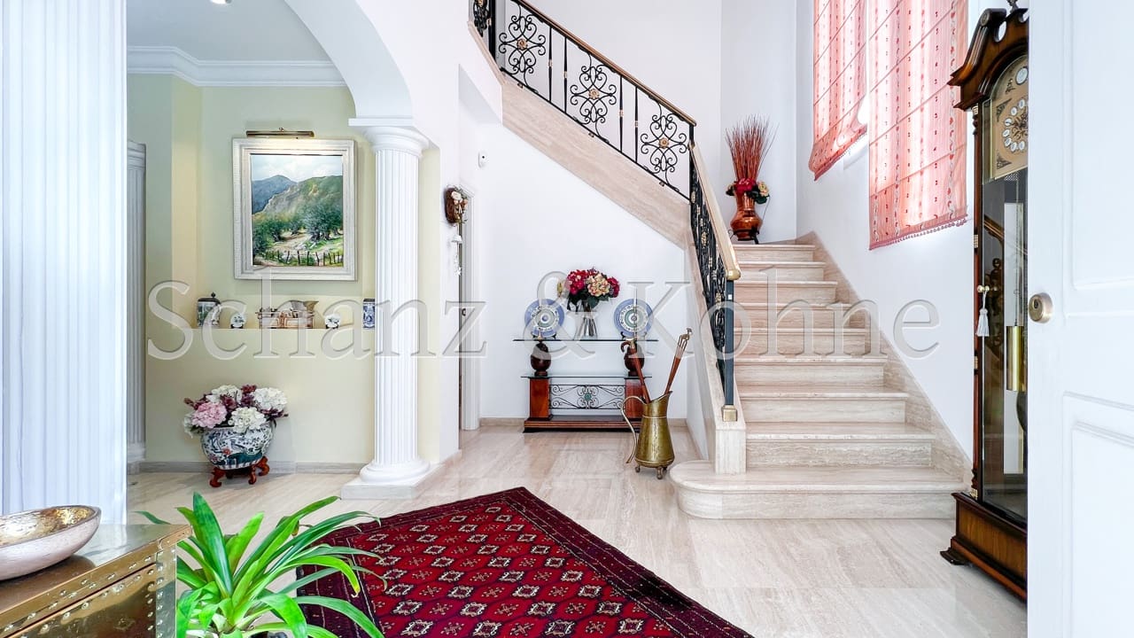 4 soveværelse Byhus til salg i Las Maravillas med swimmingpool - € 1.300.000 (Ref: 7777304)