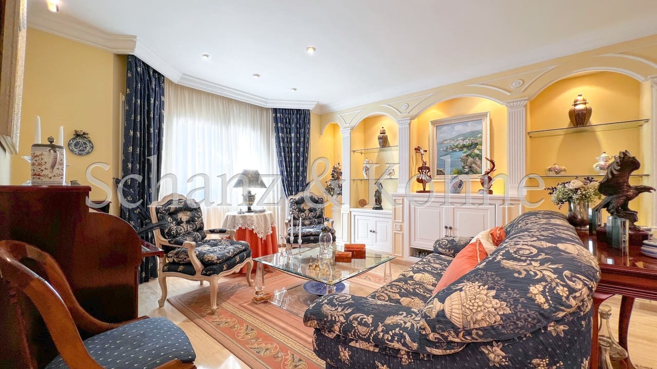 4 soveværelse Byhus til salg i Las Maravillas med swimmingpool - € 1.300.000 (Ref: 7777304)