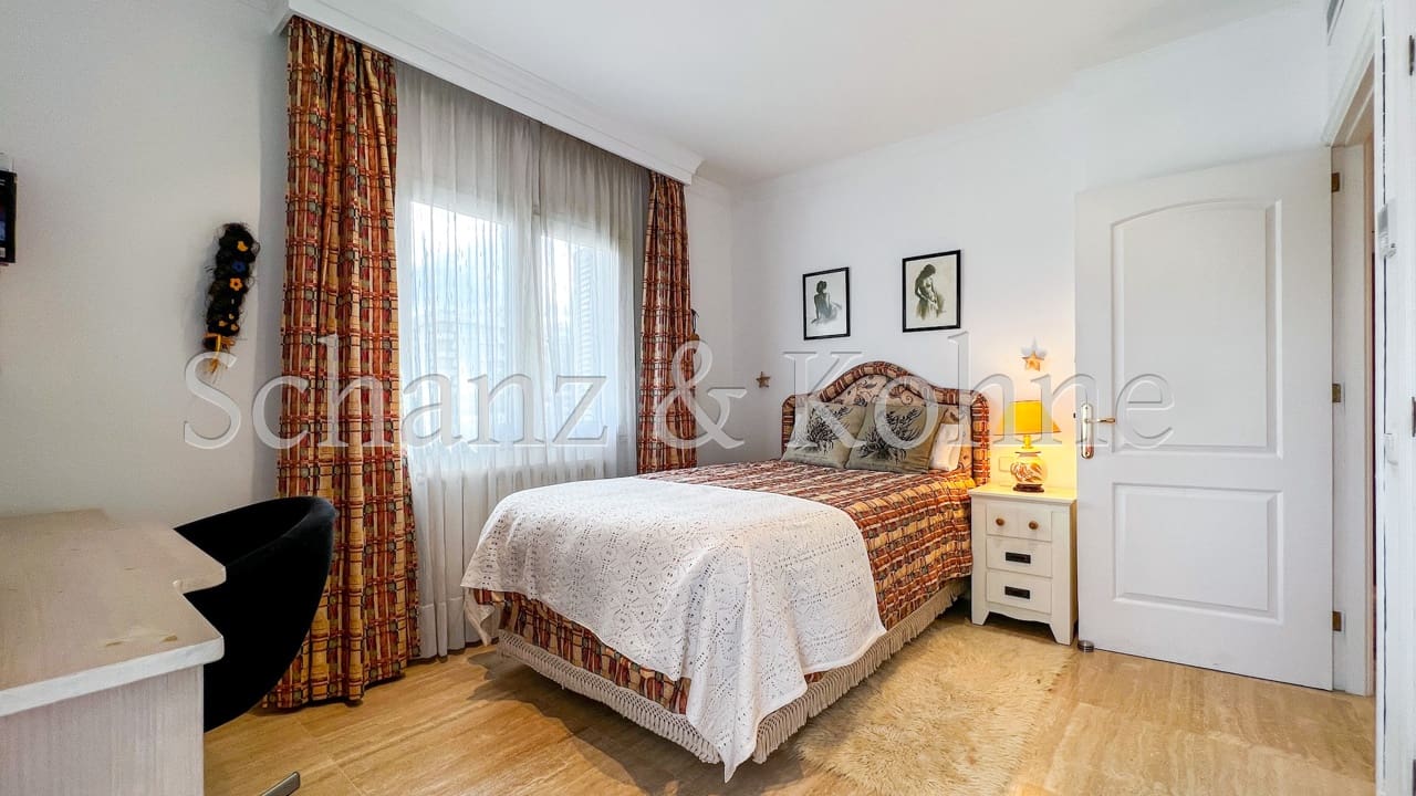 4 soveværelse Byhus til salg i Las Maravillas med swimmingpool - € 1.300.000 (Ref: 7777304)