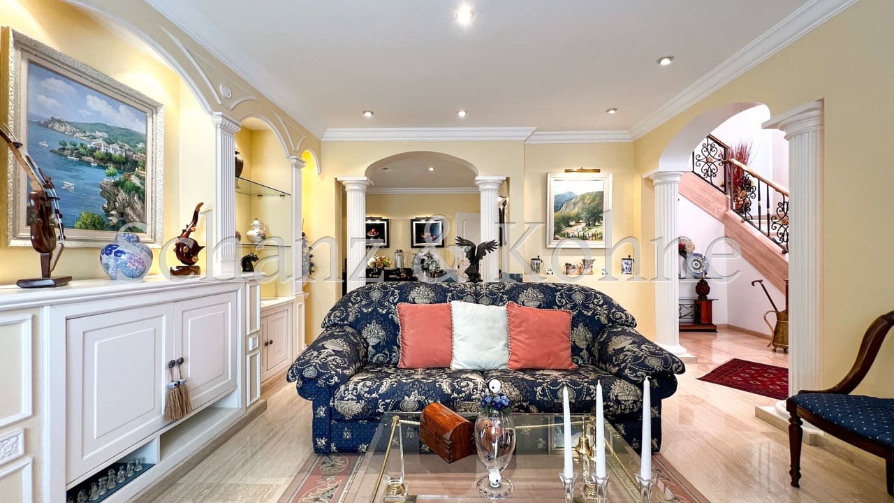 4 soveværelse Byhus til salg i Las Maravillas med swimmingpool - € 1.300.000 (Ref: 7777304)