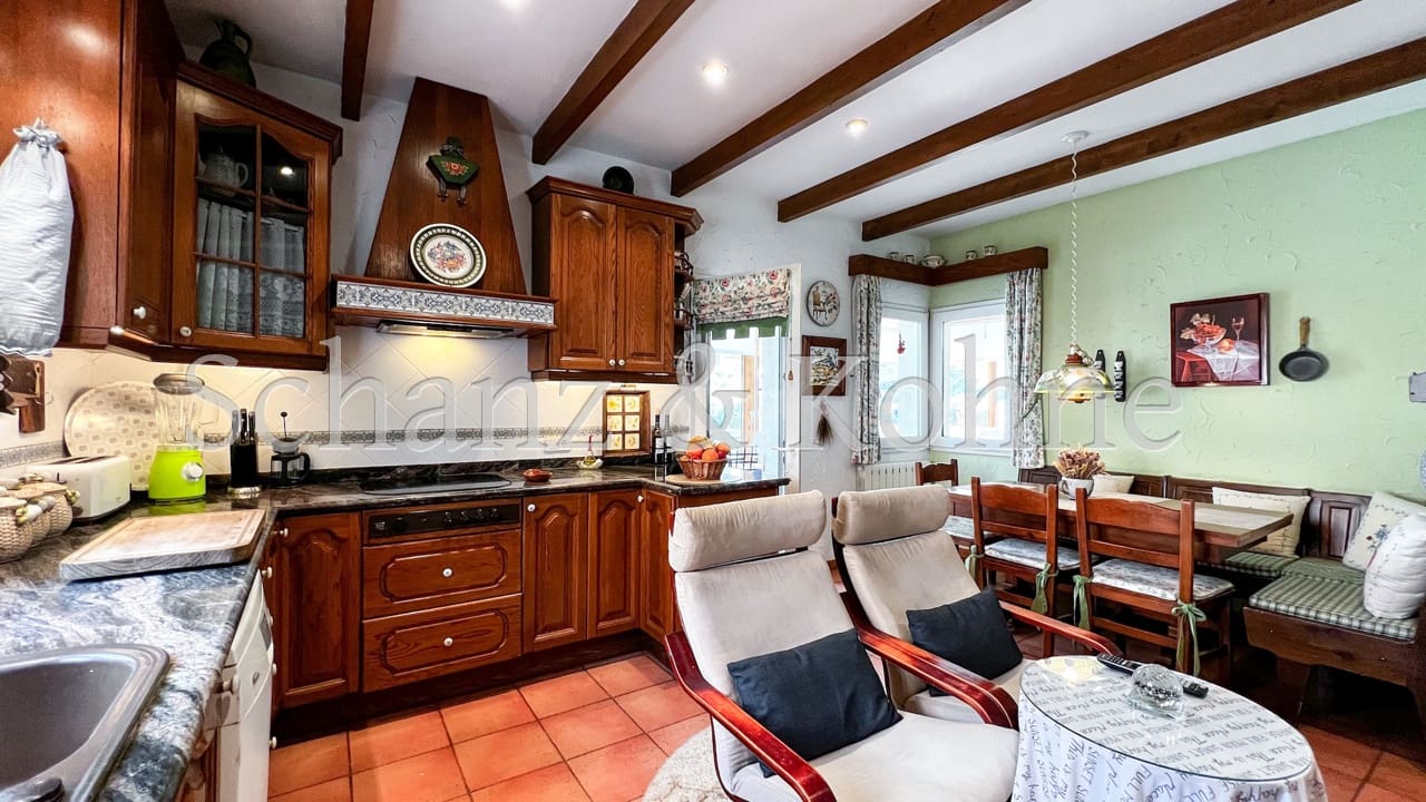 4 soveværelse Byhus til salg i Las Maravillas med swimmingpool - € 1.300.000 (Ref: 7777304)