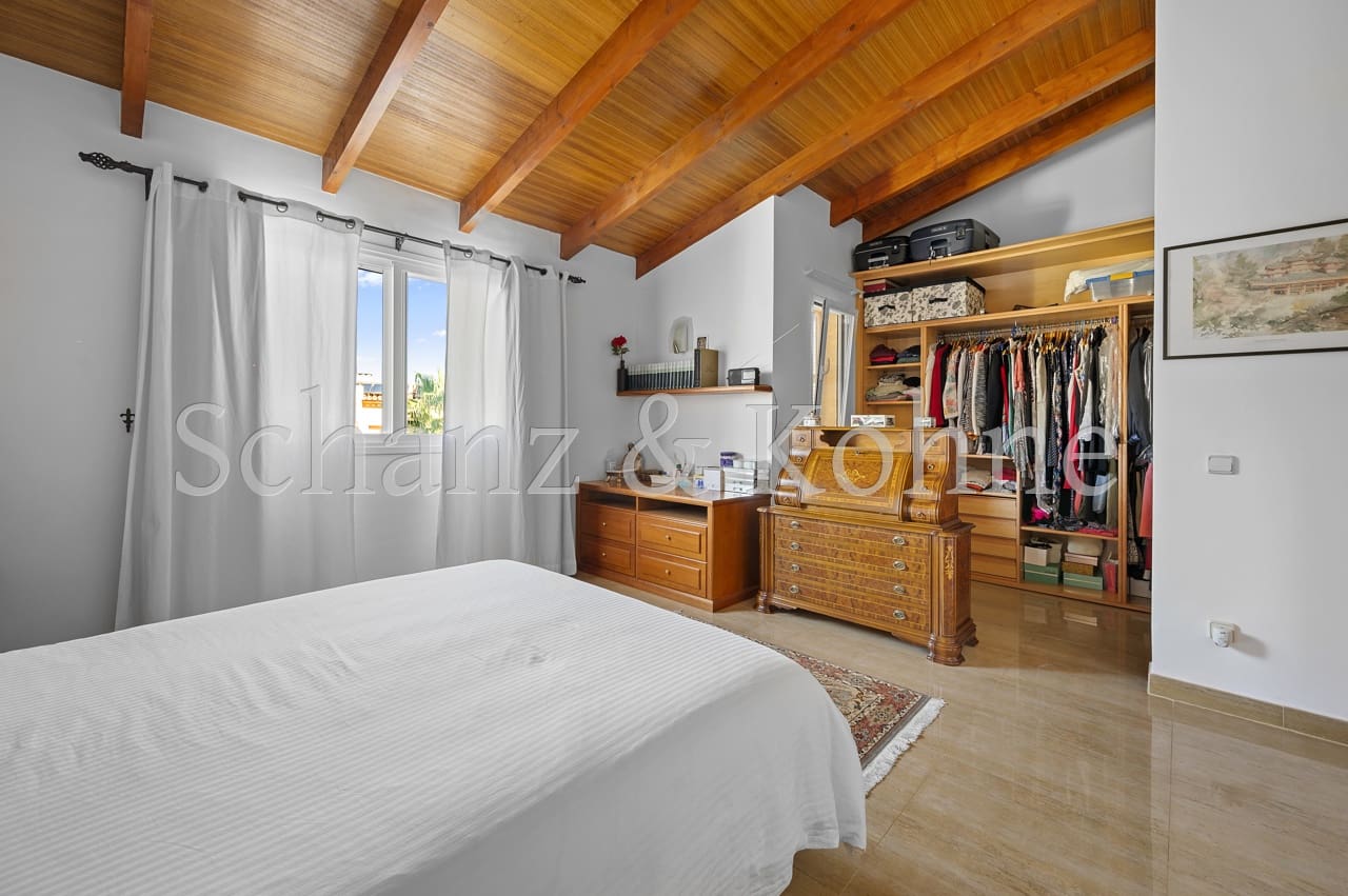 5 soveværelse Byhus til salg i Bellavista med swimmingpool - € 1.600.000 (Ref: 7818245)