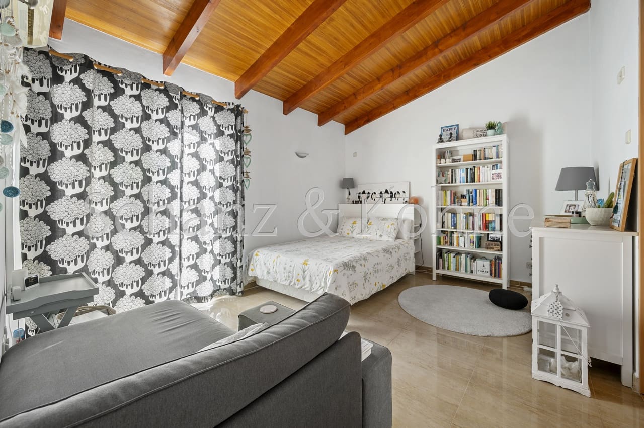 5 soveværelse Byhus til salg i Bellavista med swimmingpool - € 1.600.000 (Ref: 7818245)