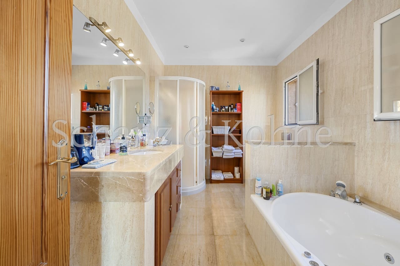 5 soveværelse Byhus til salg i Bellavista med swimmingpool - € 1.600.000 (Ref: 7818245)