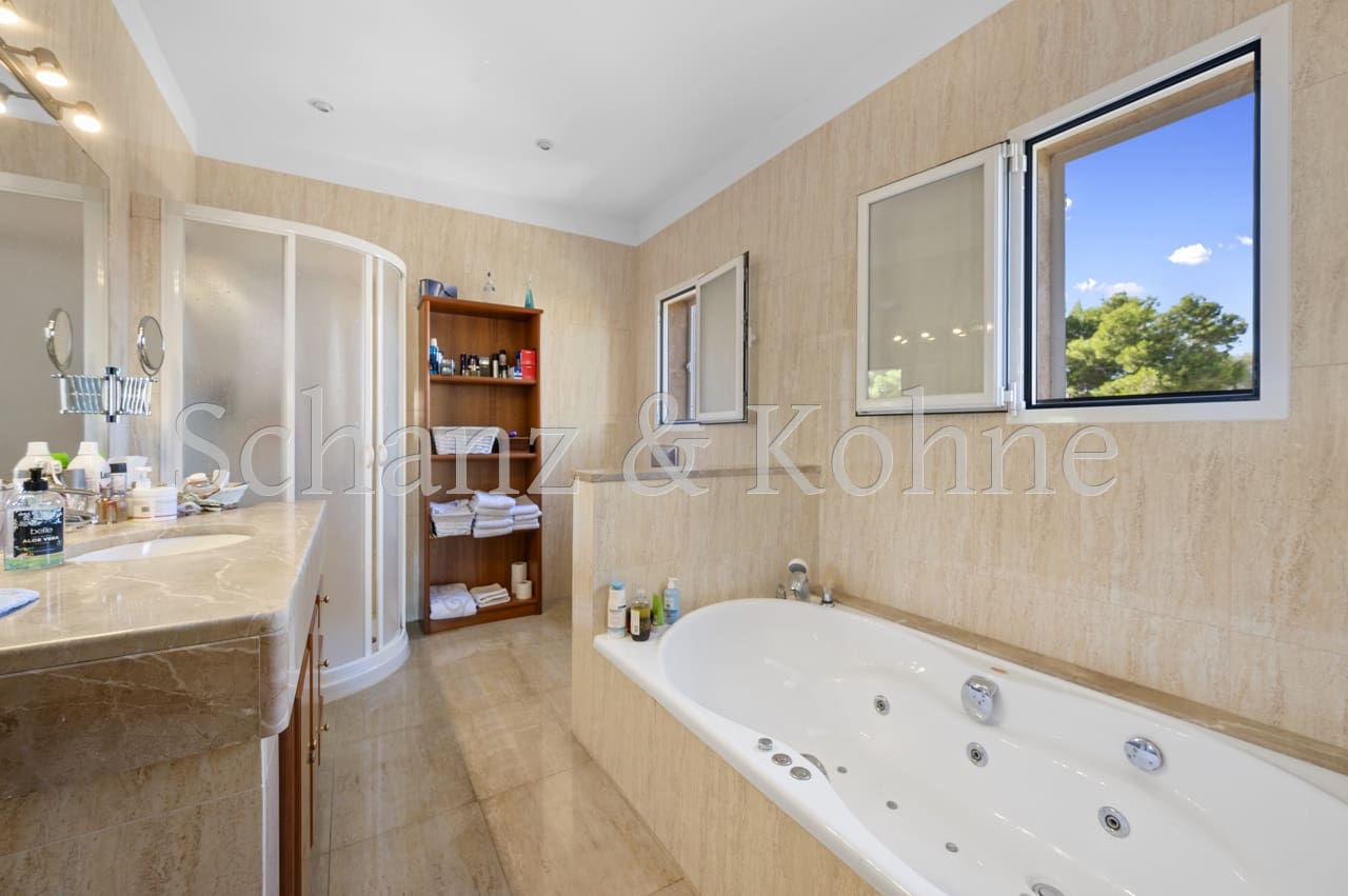 5 soveværelse Byhus til salg i Bellavista med swimmingpool - € 1.600.000 (Ref: 7818245)