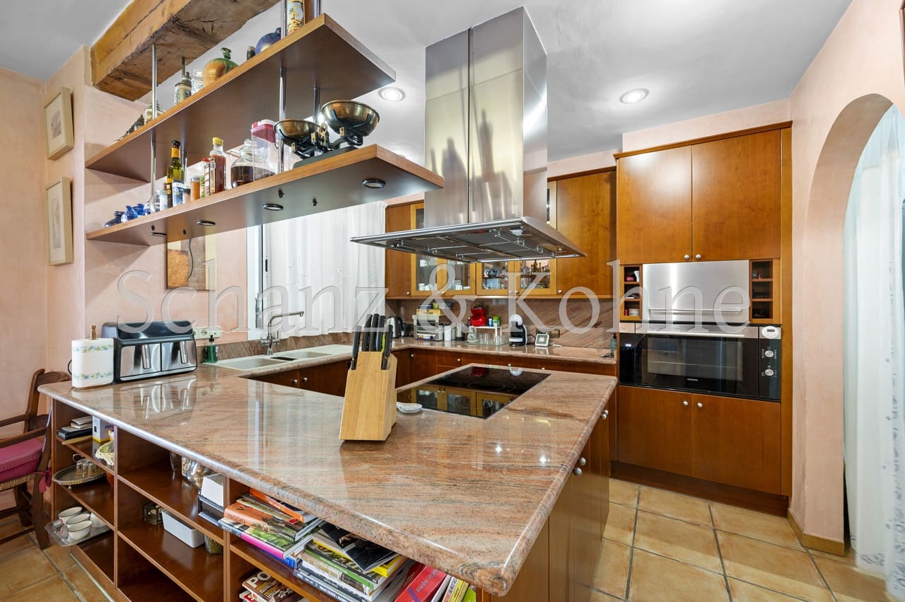 5 soveværelse Byhus til salg i Bellavista med swimmingpool - € 1.600.000 (Ref: 7818245)