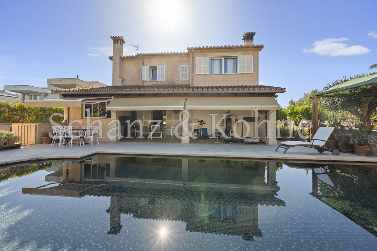 5 soveværelse Byhus til salg i Bellavista med swimmingpool - € 1.600.000 (Ref: 7818245)