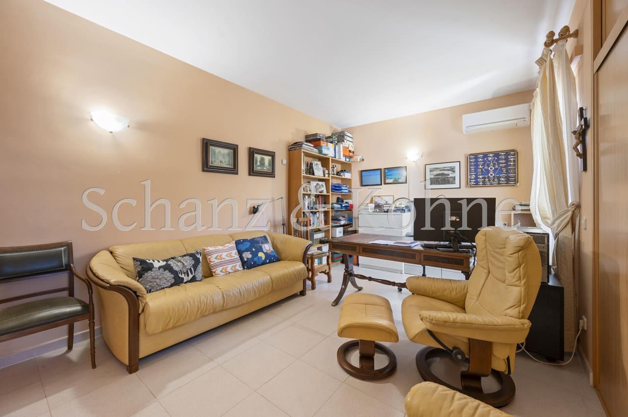 5 soveværelse Byhus til salg i Bellavista med swimmingpool - € 1.600.000 (Ref: 7818245)