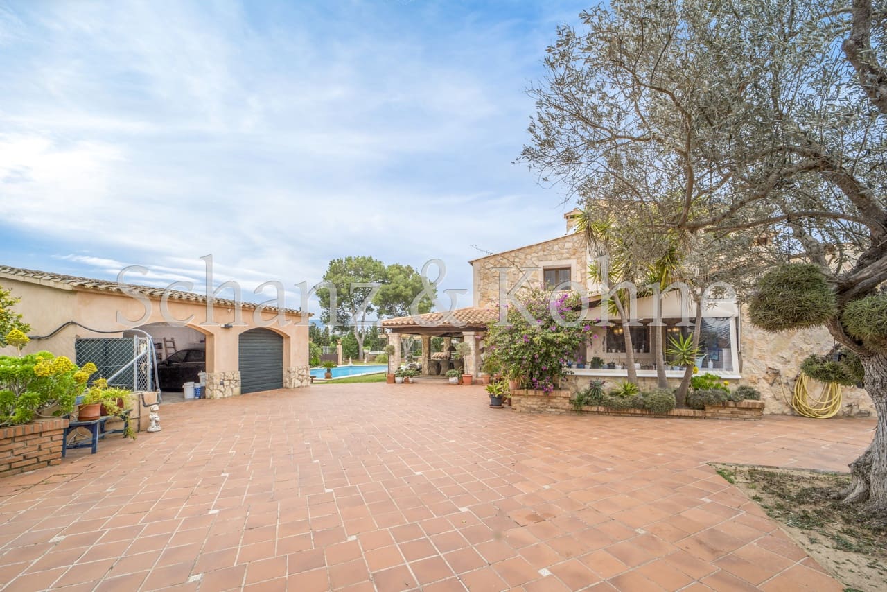 4 soveværelse Finca/Landehus til salg i Las Maravillas med swimmingpool - € 1.750.000 (Ref: 8888948)