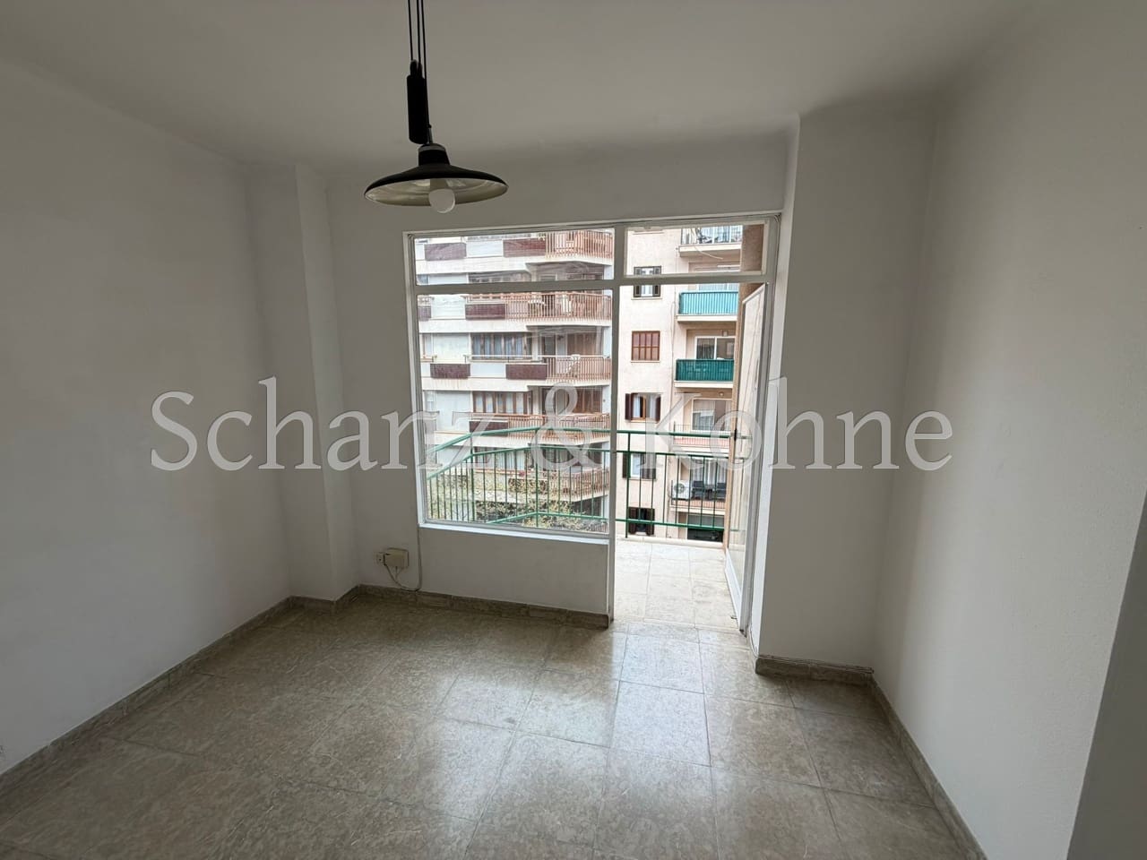 4 bedroom Flat for rent in Palma de Mallorca - € 1,300 (Ref: 9708008)