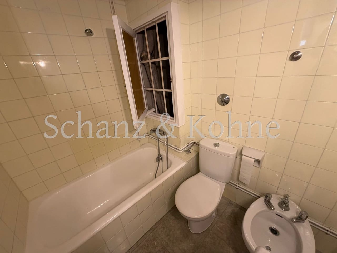 4 bedroom Flat for rent in Palma de Mallorca - € 1,300 (Ref: 9708008)