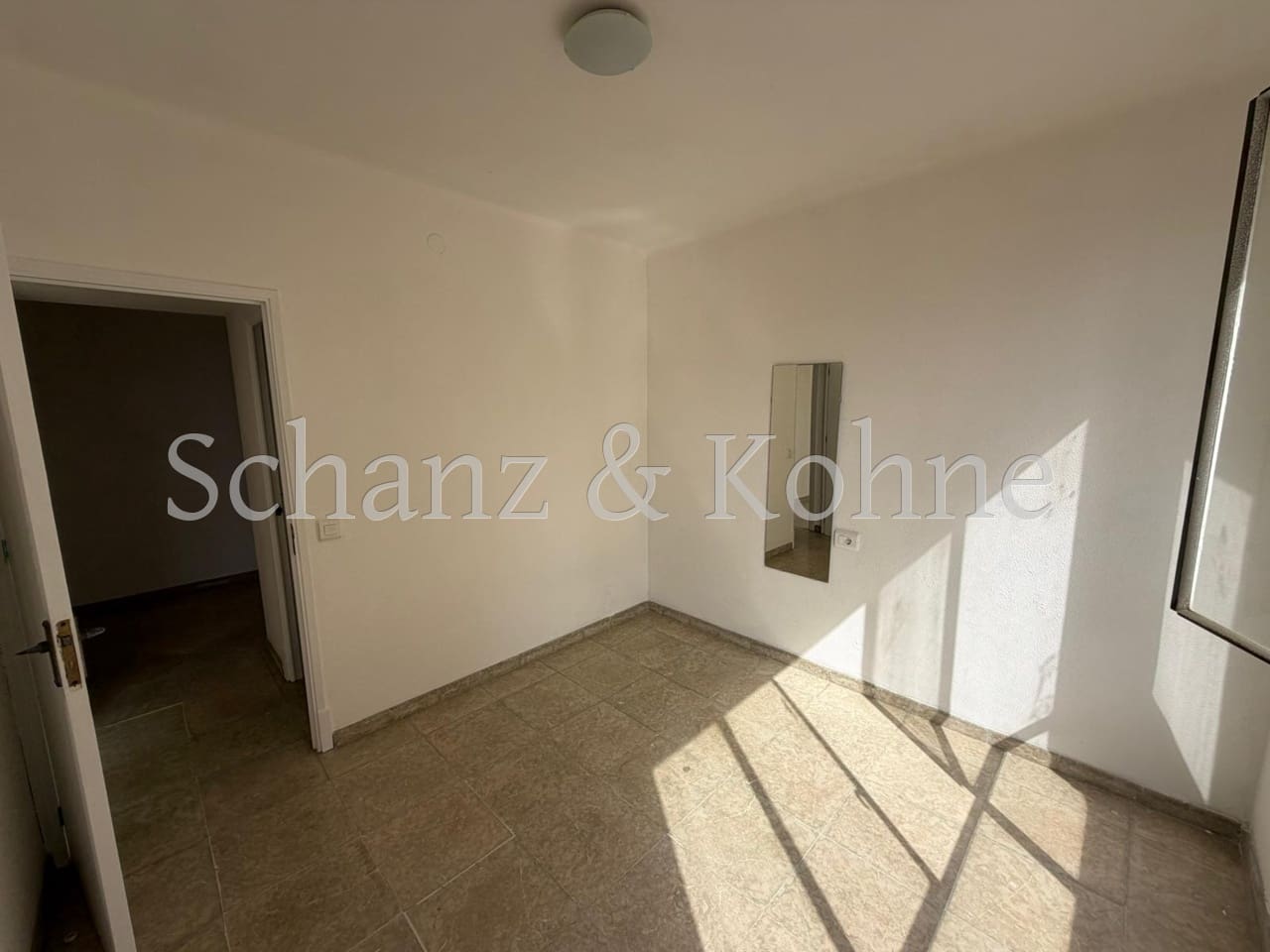 4 bedroom Flat for rent in Palma de Mallorca - € 1,300 (Ref: 9708008)