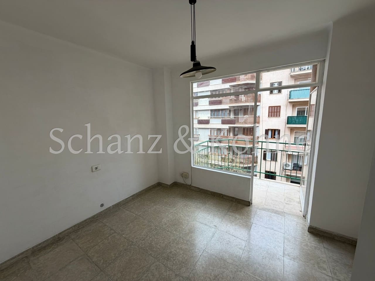 4 bedroom Flat for rent in Palma de Mallorca - € 1,300 (Ref: 9708008)