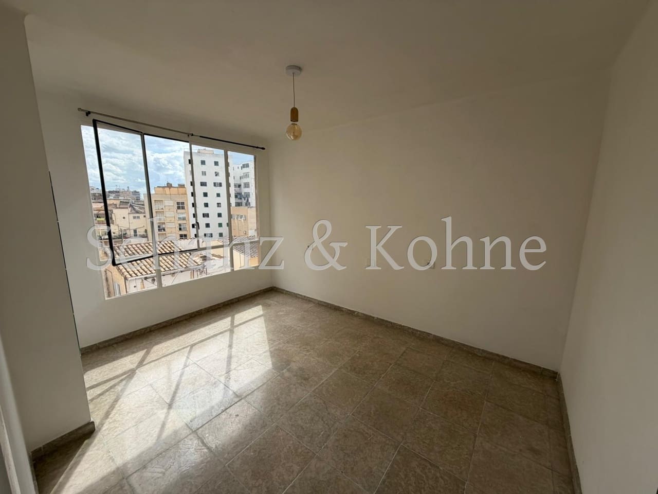 4 bedroom Flat for rent in Palma de Mallorca - € 1,300 (Ref: 9708008)