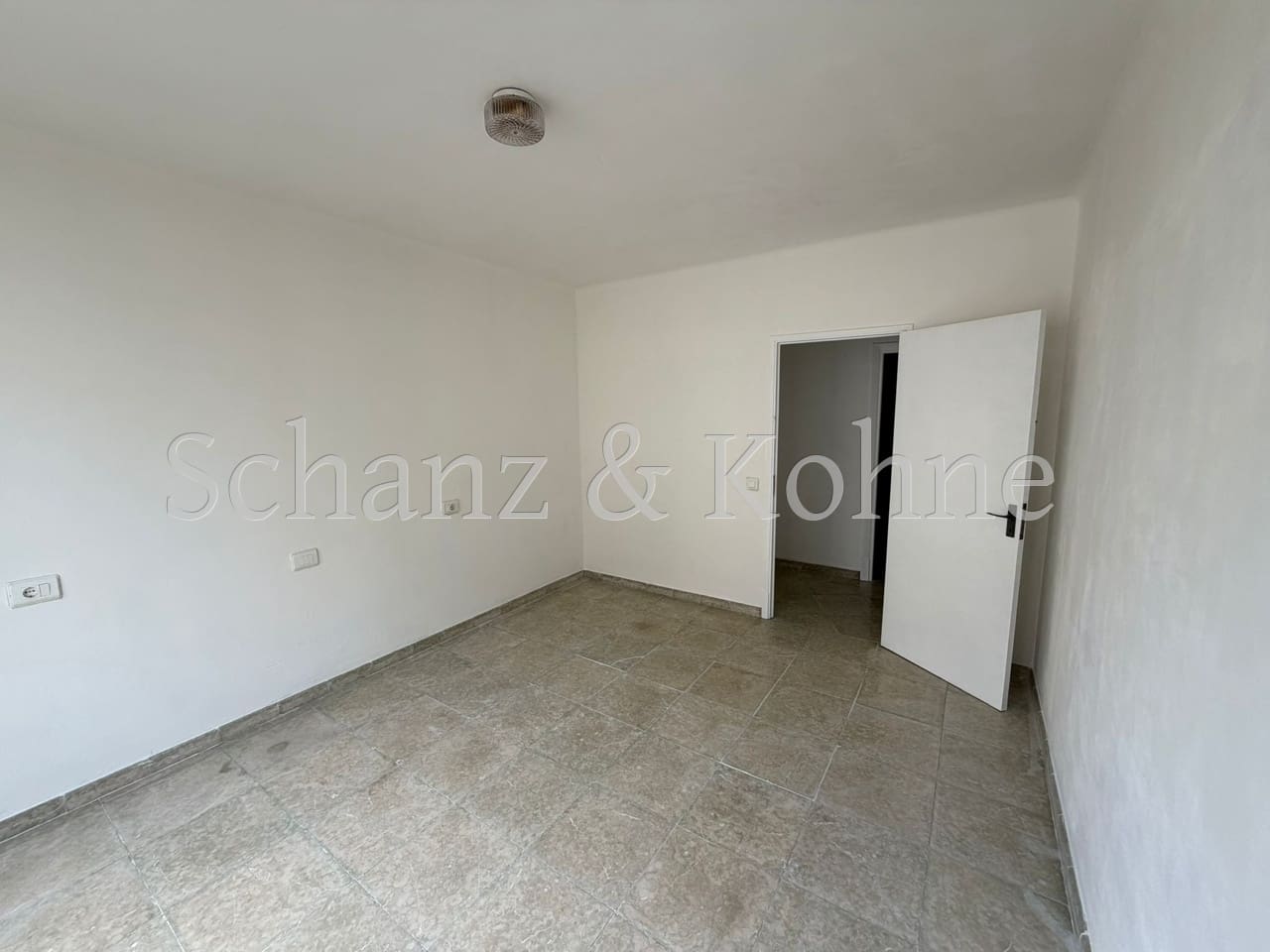 4 bedroom Flat for rent in Palma de Mallorca - € 1,300 (Ref: 9708008)