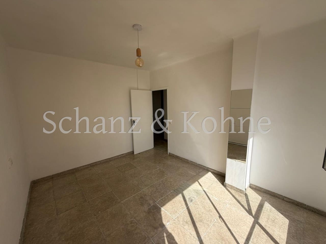 4 bedroom Flat for rent in Palma de Mallorca - € 1,300 (Ref: 9708008)