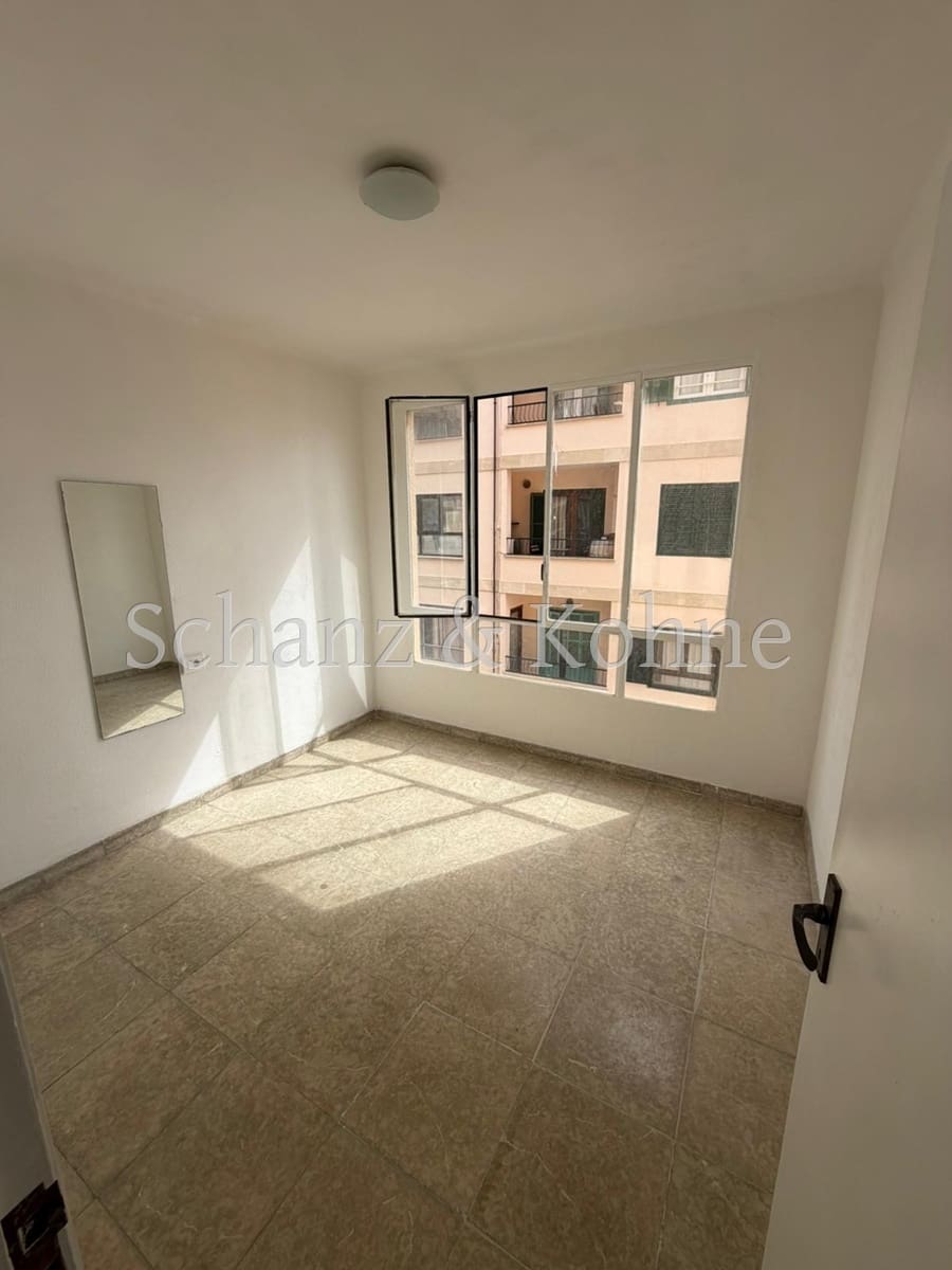 4 bedroom Flat for rent in Palma de Mallorca - € 1,300 (Ref: 9708008)