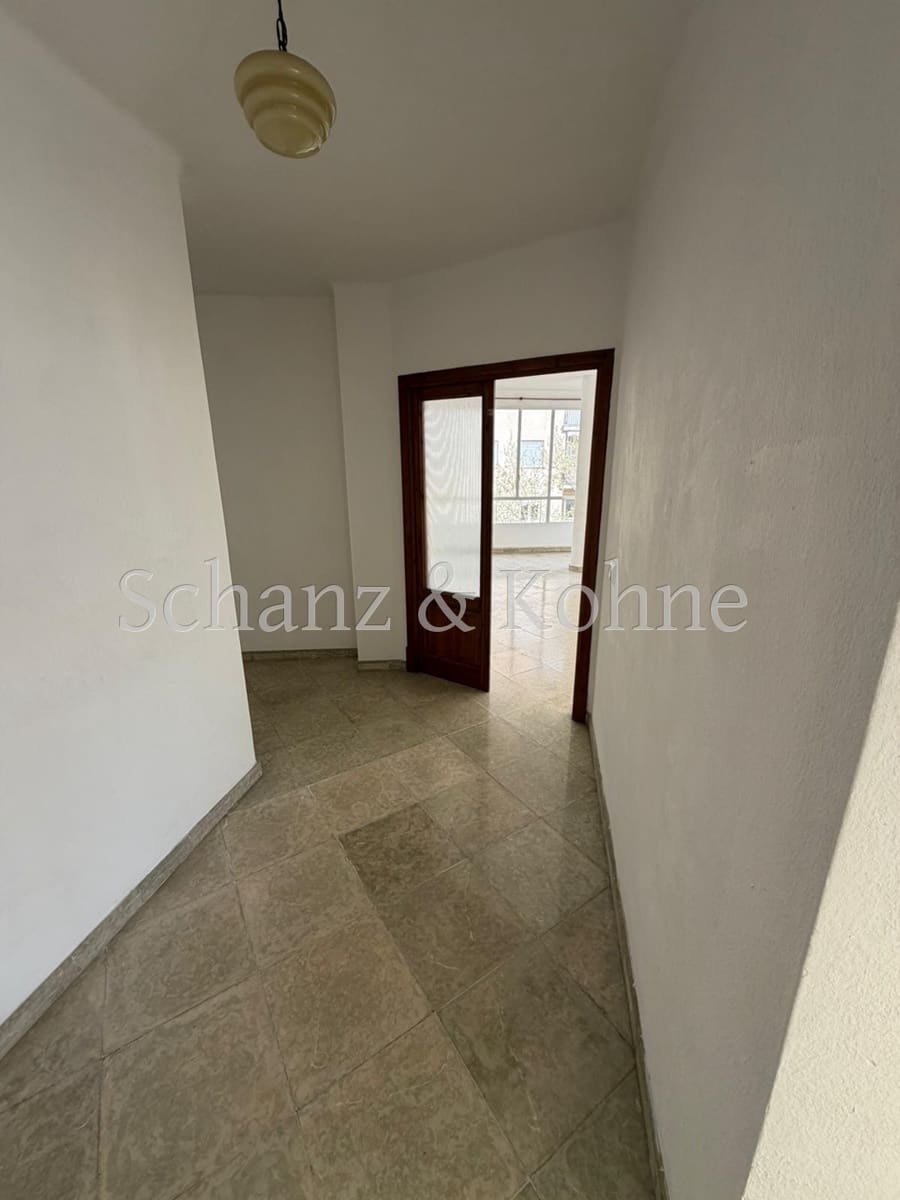 4 bedroom Flat for rent in Palma de Mallorca - € 1,300 (Ref: 9708008)