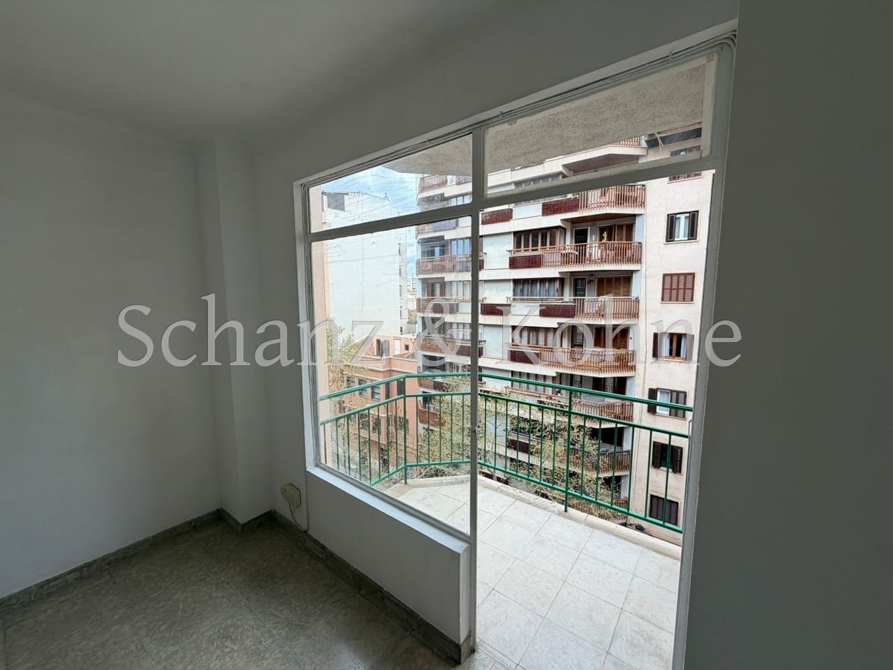 4 bedroom Flat for rent in Palma de Mallorca - € 1,300 (Ref: 9708008)