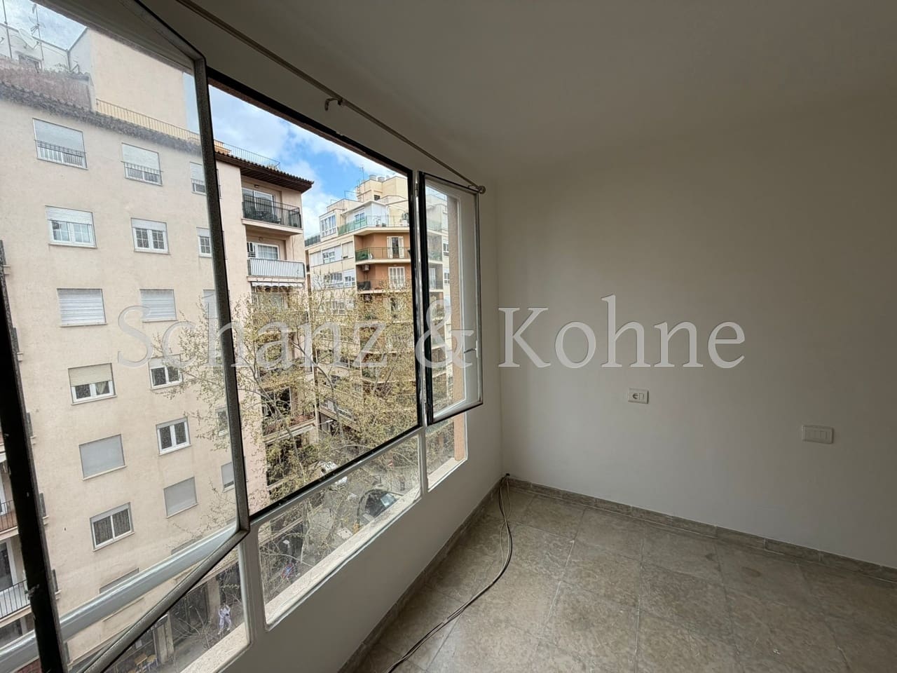 4 bedroom Flat for rent in Palma de Mallorca - € 1,300 (Ref: 9708008)