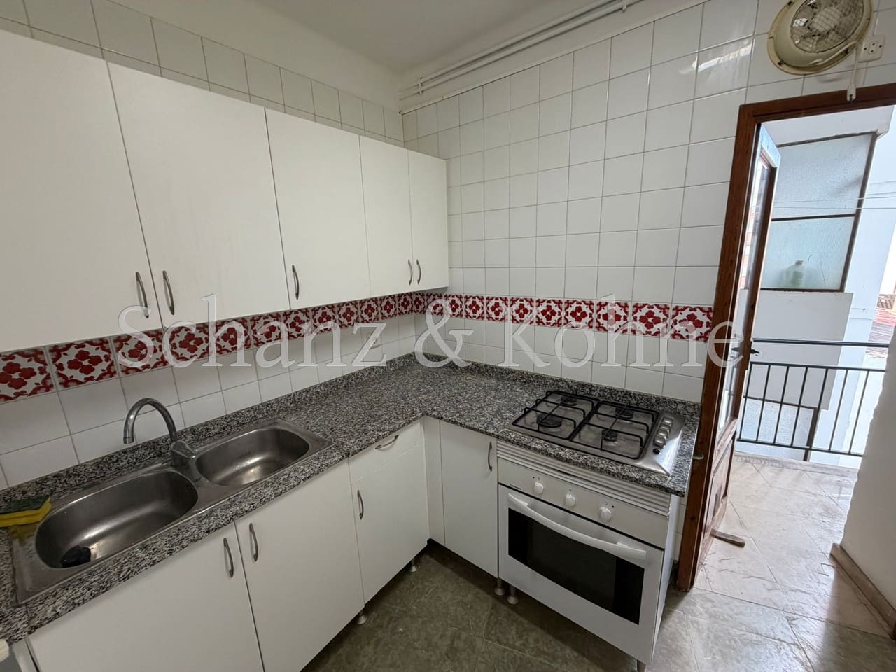 4 bedroom Flat for rent in Palma de Mallorca - € 1,300 (Ref: 9708008)