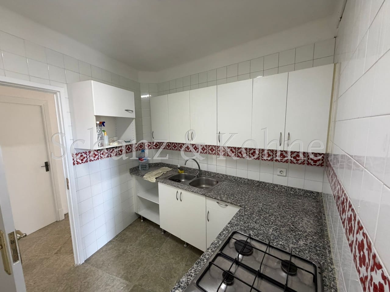 4 bedroom Flat for rent in Palma de Mallorca - € 1,300 (Ref: 9708008)