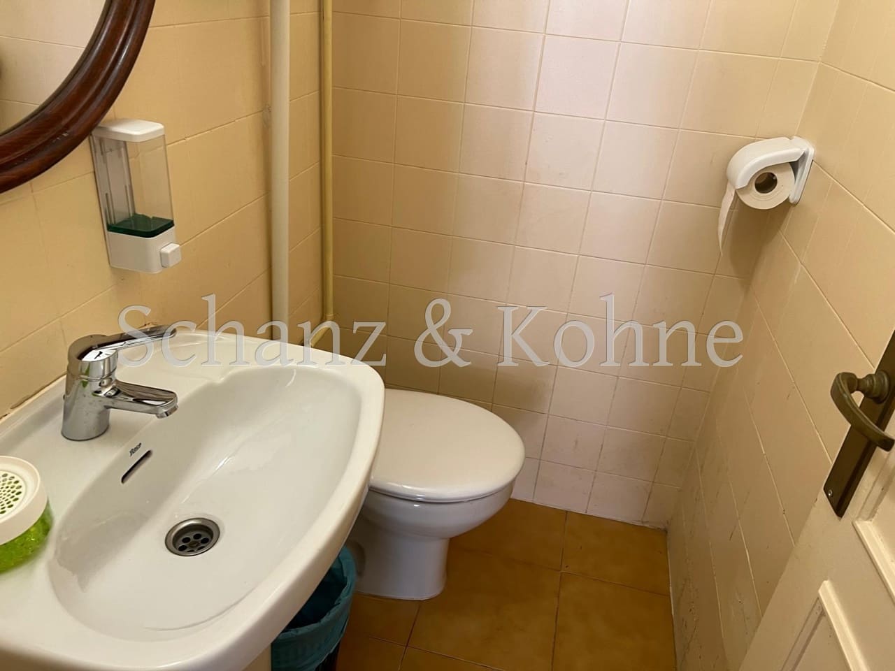 2 bedroom Commercial for sale in Peguera / Paguera - € 90,000 (Ref: 9733428)