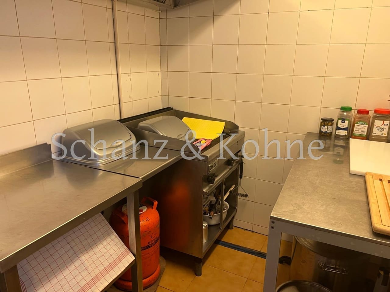 2 bedroom Commercial for sale in Peguera / Paguera - € 90,000 (Ref: 9733428)