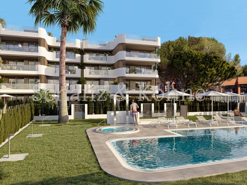 2 bedroom Flat for sale in Cala Ratjada - € 467,000 (Ref: 9841461)