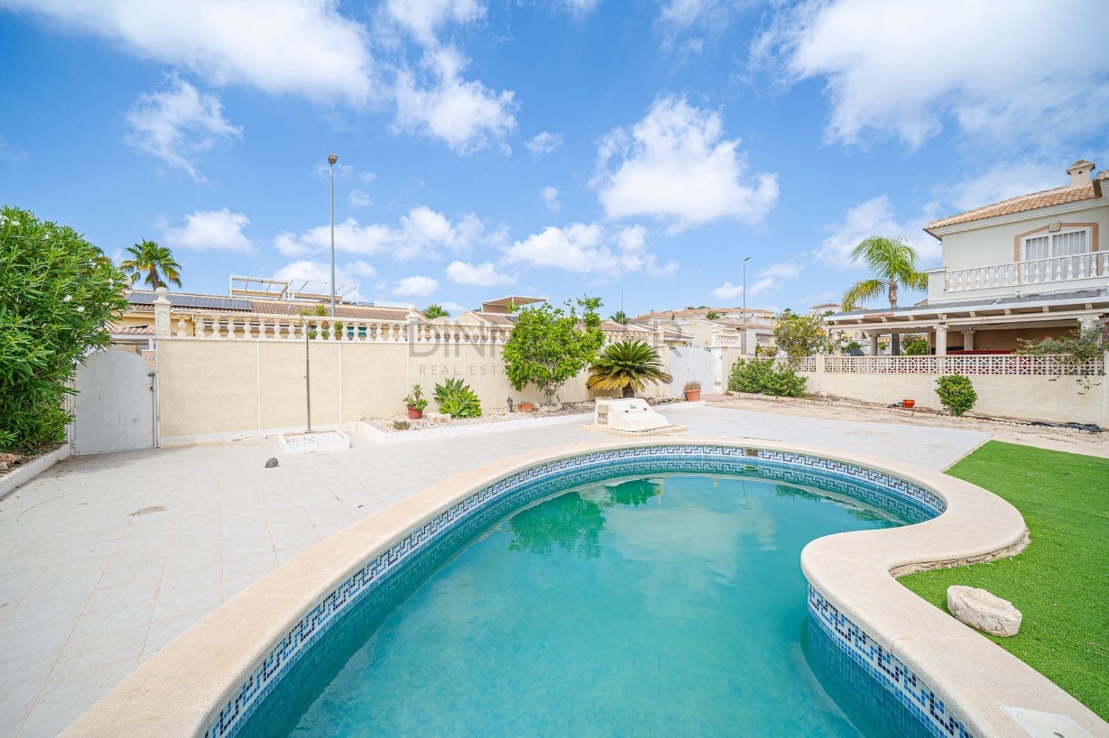 3 Zimmer Villa zu verkaufen in Dona Pepa mit Pool - 399.000 € (Ref: 10030554)