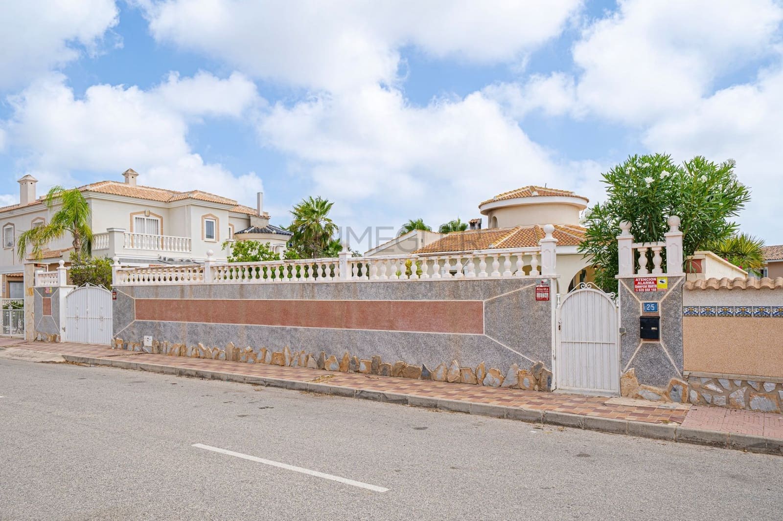 3 Zimmer Villa zu verkaufen in Dona Pepa mit Pool - 399.000 € (Ref: 10030554)
