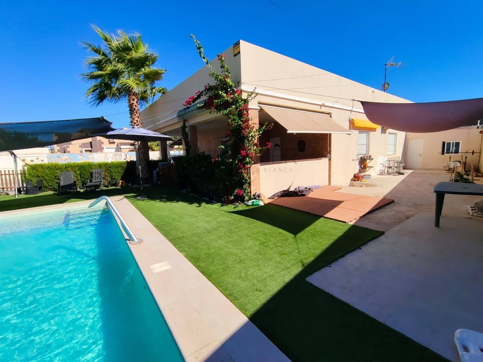 3 soveværelse Villa til salg i Torrevieja med swimmingpool - € 410.000 (Ref: 10081225)