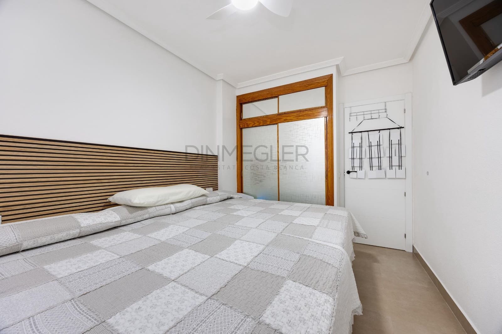 2 bedroom Penthouse for sale in Torrevieja - € 190,000 (Ref: 10098420)