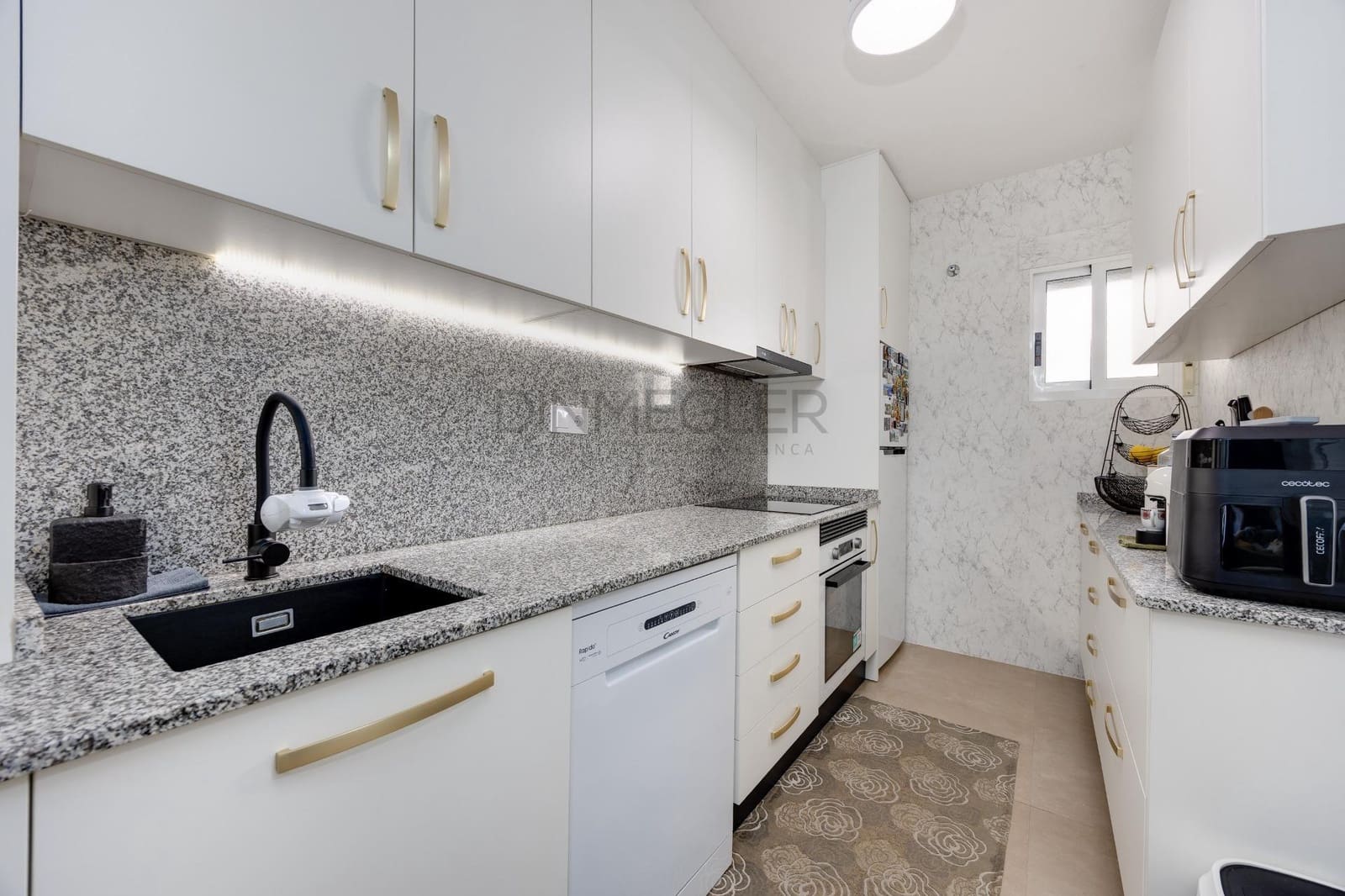 2 bedroom Penthouse for sale in Torrevieja - € 190,000 (Ref: 10098420)
