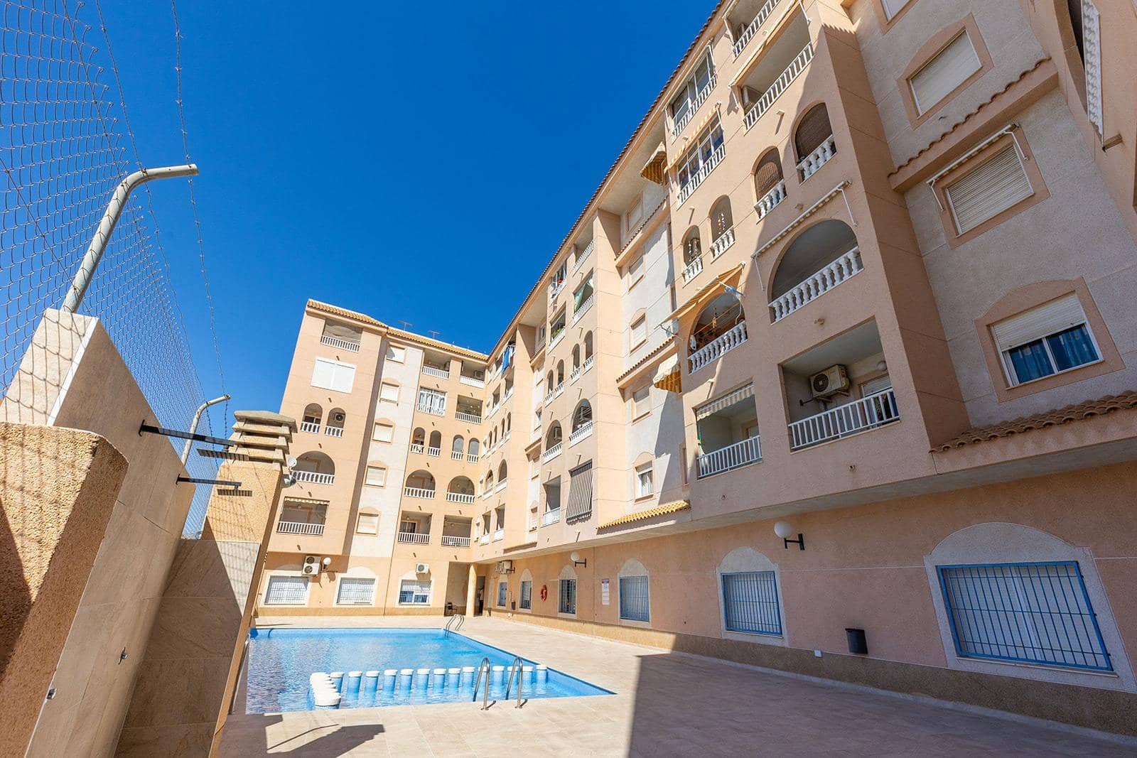Piso de 2 habitaciones en Torrevieja en venta con piscina - 127.000 € (Ref: 10102620)