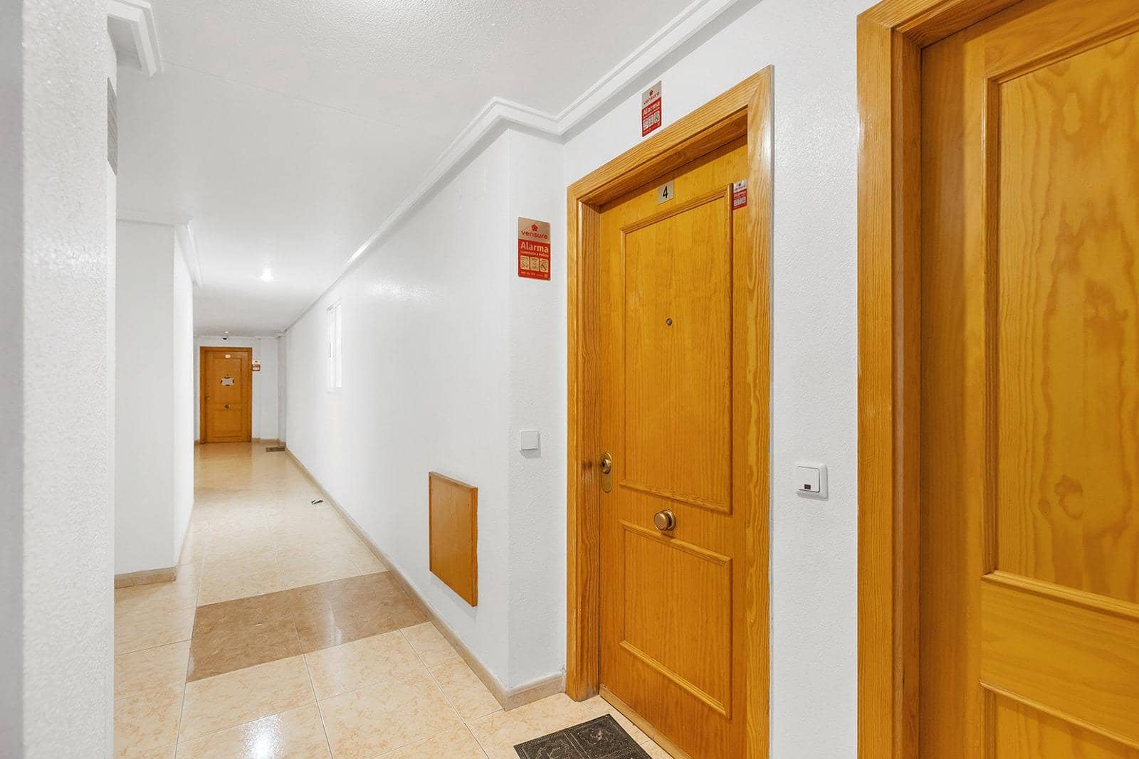 Piso de 2 habitaciones en Torrevieja en venta con piscina - 127.000 € (Ref: 10102620)