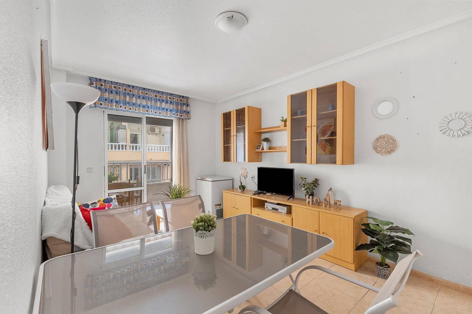 Piso de 2 habitaciones en Torrevieja en venta con piscina - 127.000 € (Ref: 10102620)