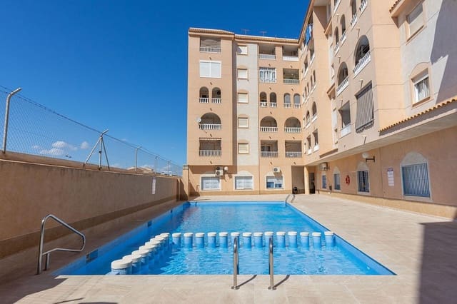 Piso de 2 habitaciones en Centro, Torrevieja en venta con piscina - 127.000 € (Ref: 10102620)